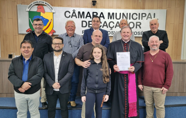 Câmara homenageia Dom Cleocir Bonetti pelos cinco anos em Caçador